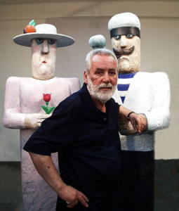 Vasko Lipovac and sculpture 